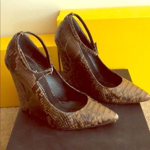 Giuseppe Zanotti Pointed Python Print Wedge